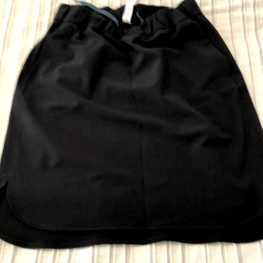 Black skirt lulu lemon size 4 never worn